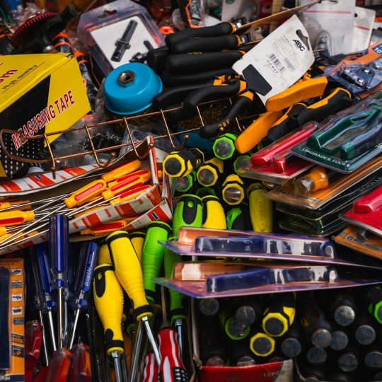 free-photo-of-assorted-tools-and-hardware-at-colombo-market
